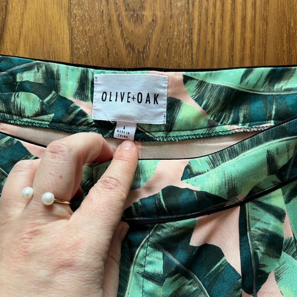 Olive and Oak size L cute fun shorts